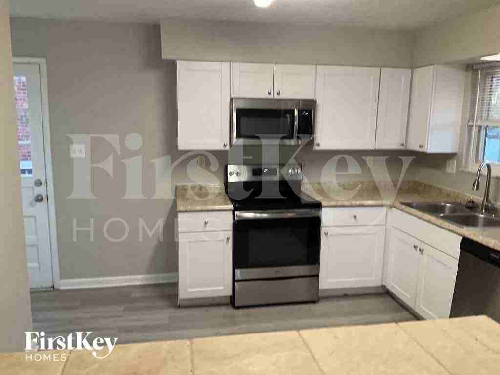 1745 Pinebluff Ln - Photo 7 of 11