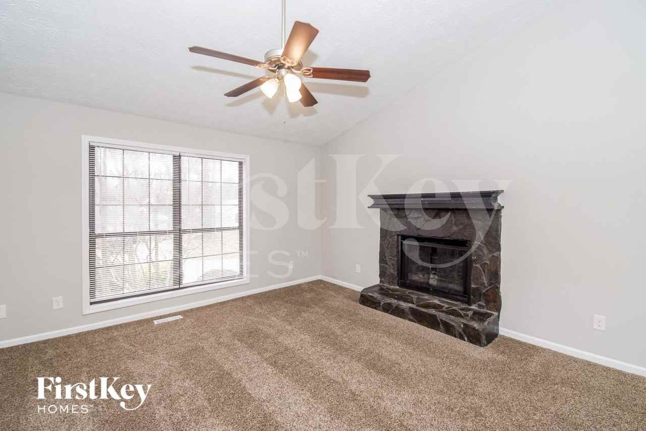 1648 Olde Oak Dr - Photo 2 of 15