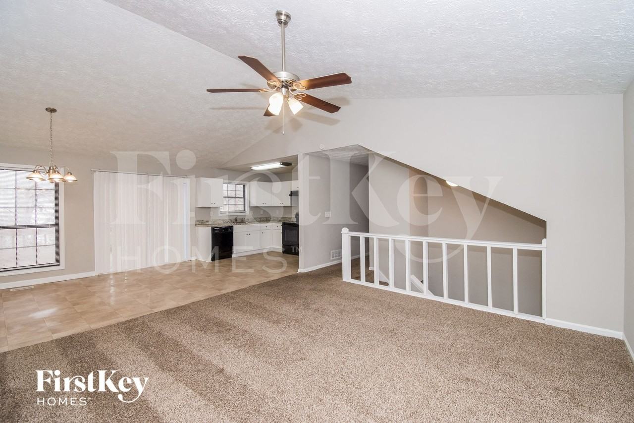 1648 Olde Oak Dr - Photo 3 of 15