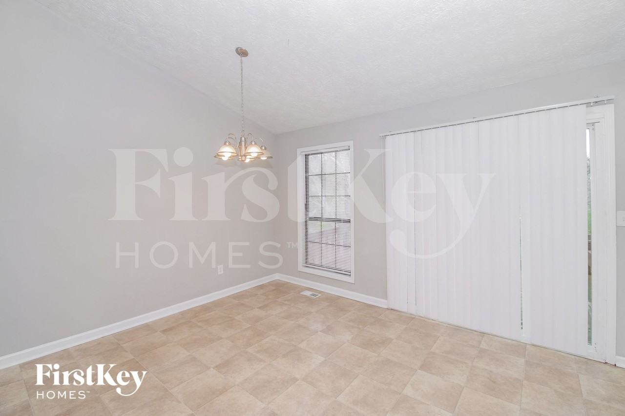 1648 Olde Oak Dr - Photo 4 of 15