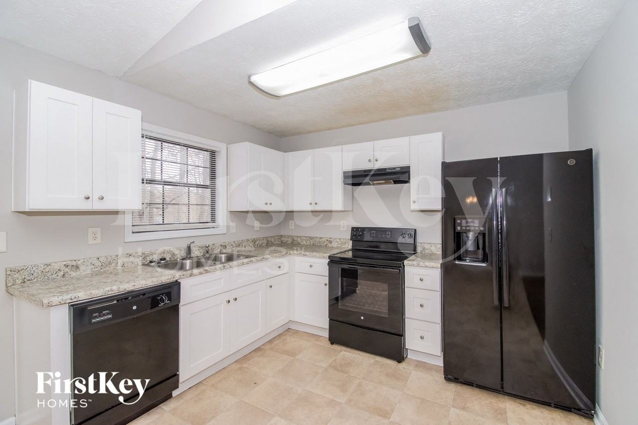 1648 Olde Oak Dr - Photo 5 of 15