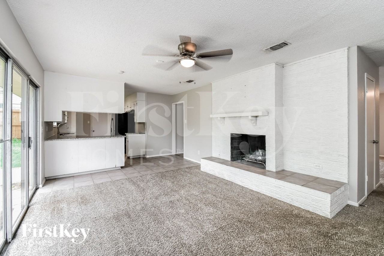 1504 Terrace St - Photo 5 of 15