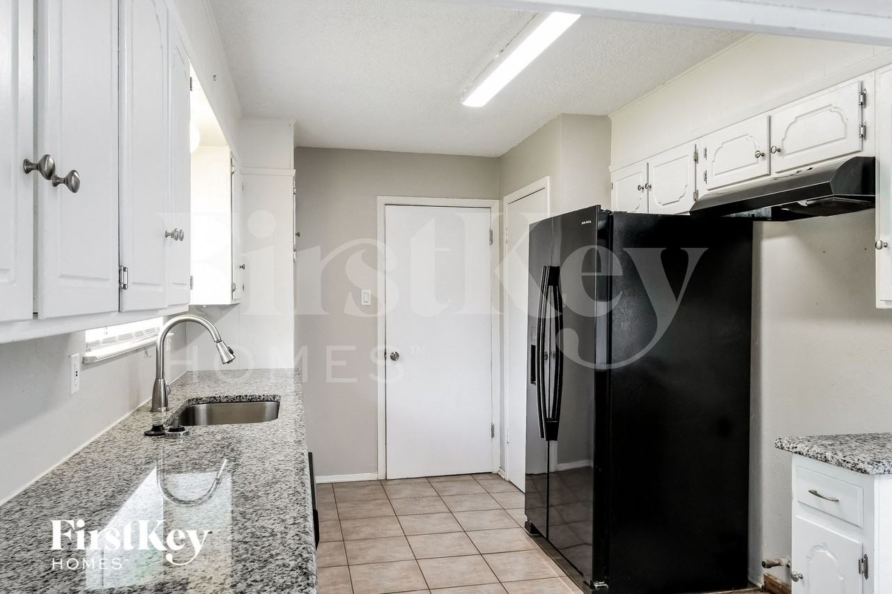 1504 Terrace St - Photo 6 of 15