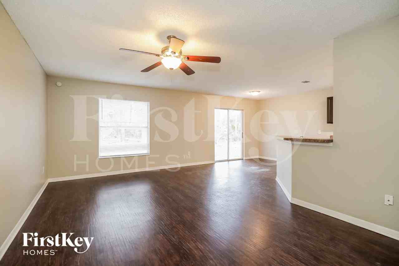 14995 Se 25th Ave - Photo 4 of 15