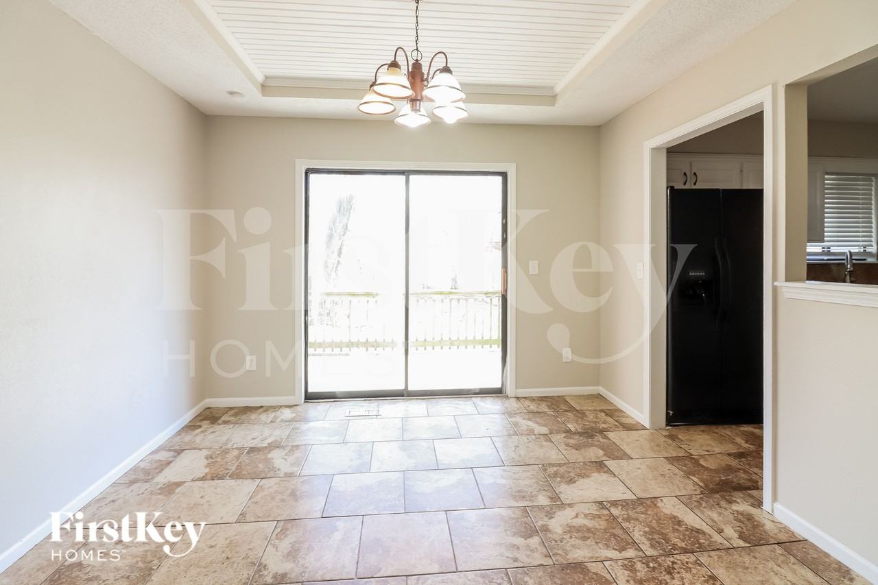 14411 Craig Ave - Photo 4 of 15