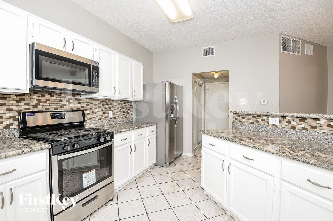 1411 Springwood Dr - Photo 7 of 15