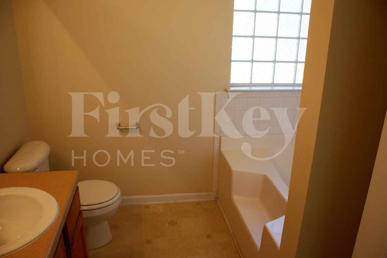 141 Edison Dr - Photo 5 of 8