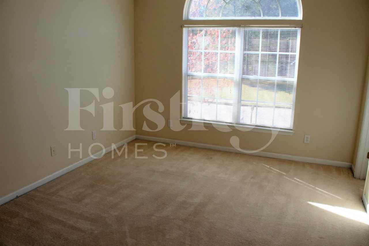 141 Edison Dr - Photo 6 of 8