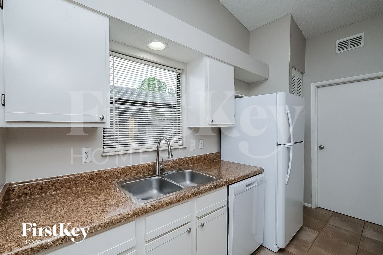 12213 Hidden Brook Dr - Photo 5 of 15