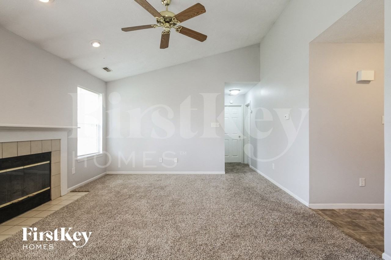 1111 Berwyn Rd - Photo 4 of 15