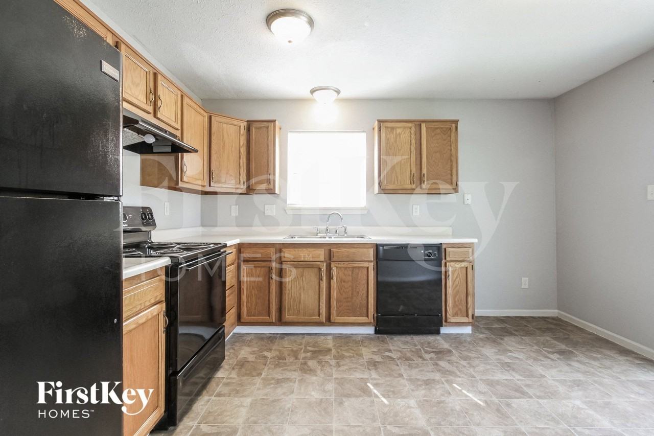 1111 Berwyn Rd - Photo 5 of 15