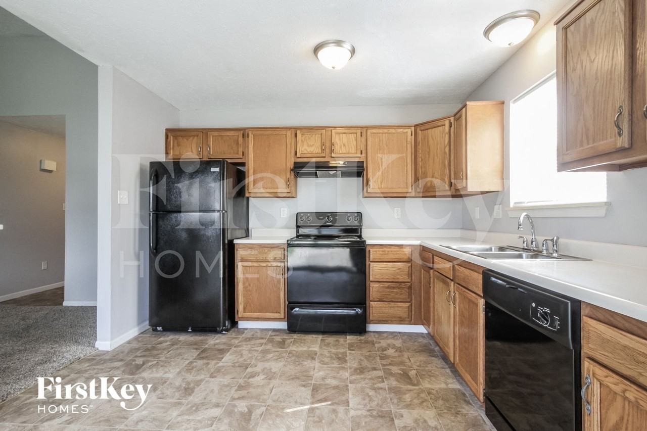 1111 Berwyn Rd - Photo 6 of 15