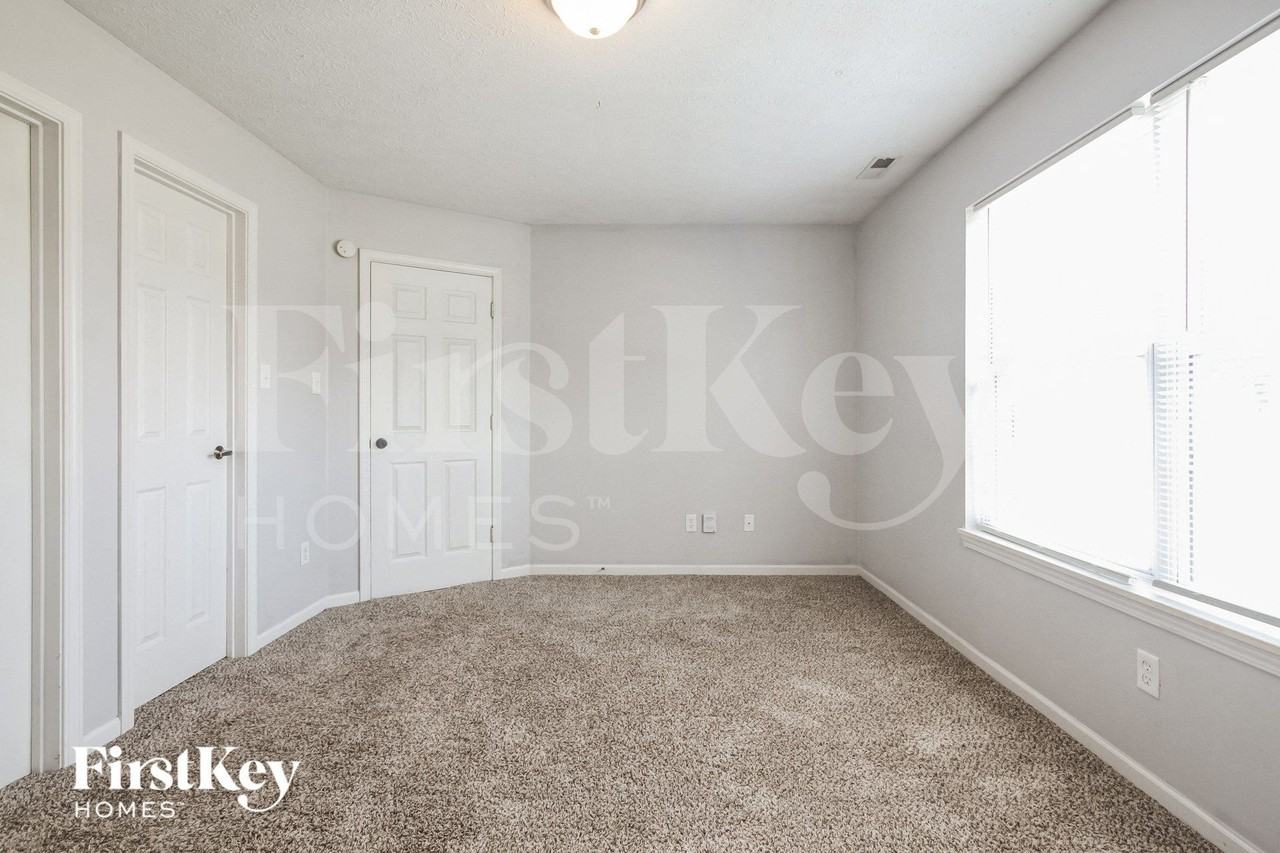 1111 Berwyn Rd - Photo 7 of 15