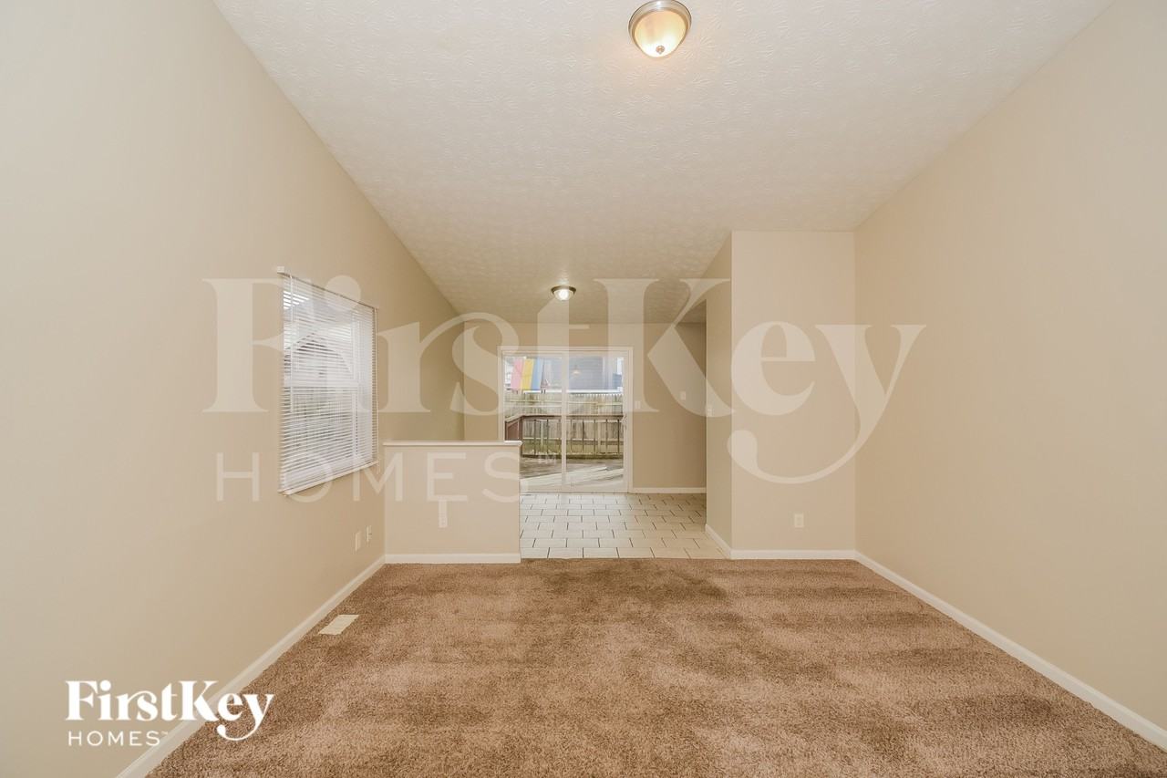 11039 Wismar Dr - Photo 2 of 16