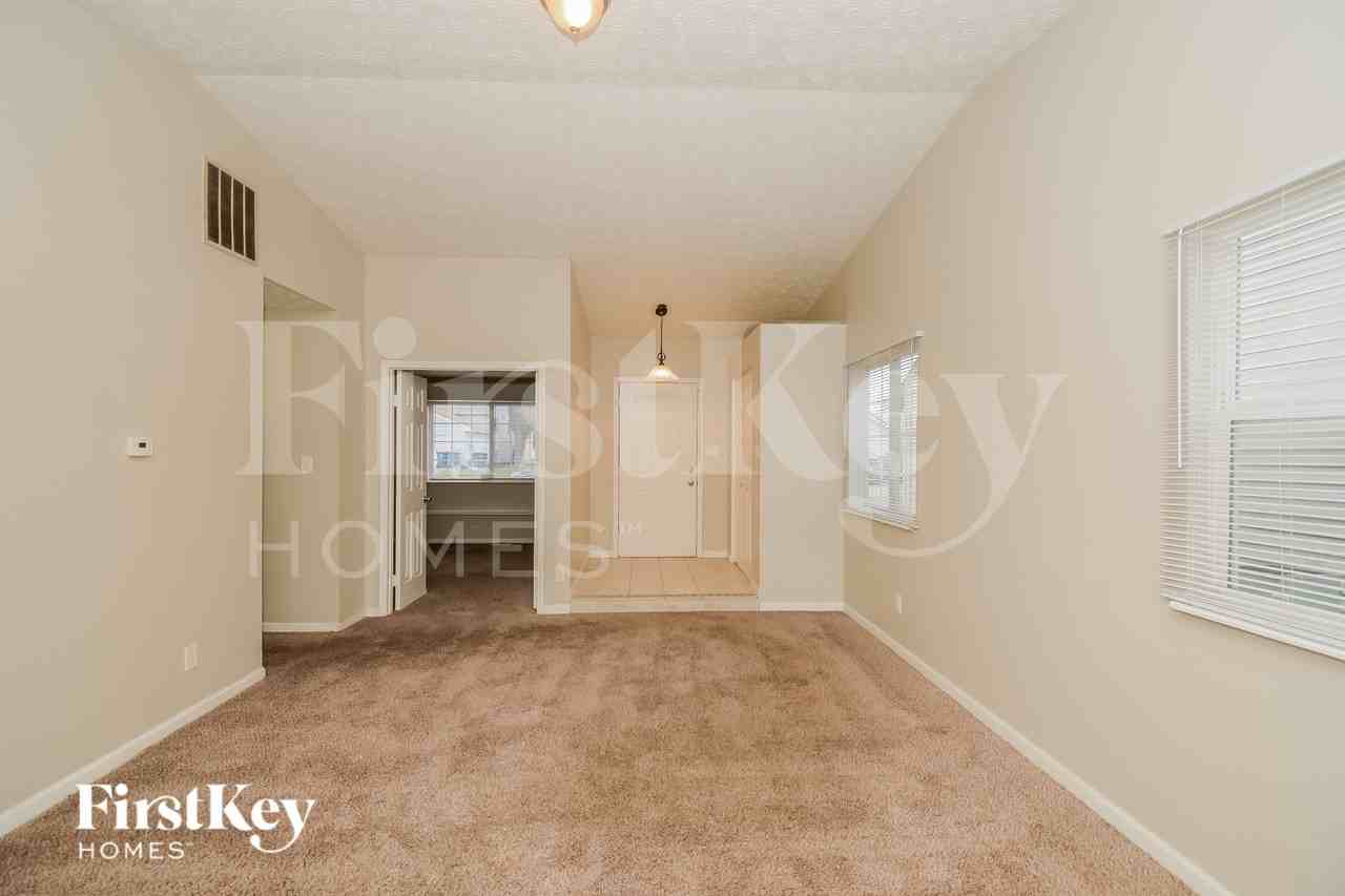 11039 Wismar Dr - Photo 3 of 16