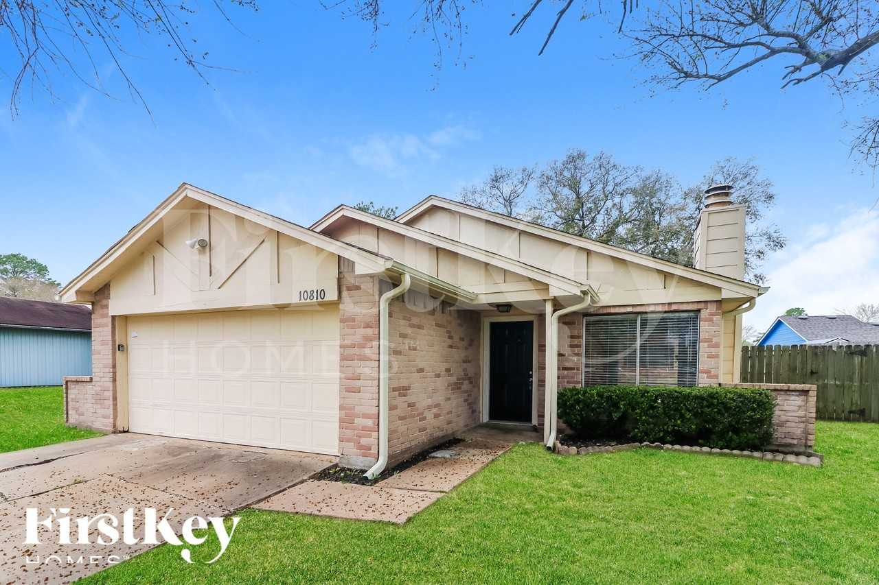 10810 Lakewood Oaks Dr - Photo 2 of 16