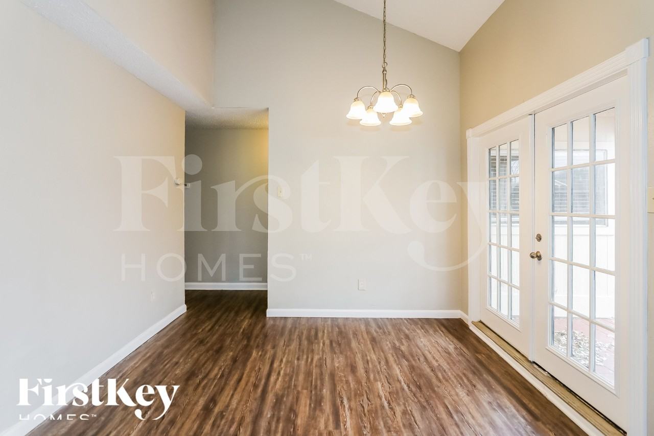 10810 Lakewood Oaks Dr - Photo 5 of 16