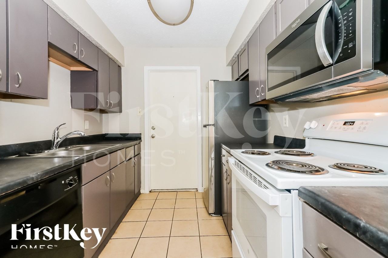 10810 Lakewood Oaks Dr - Photo 7 of 16