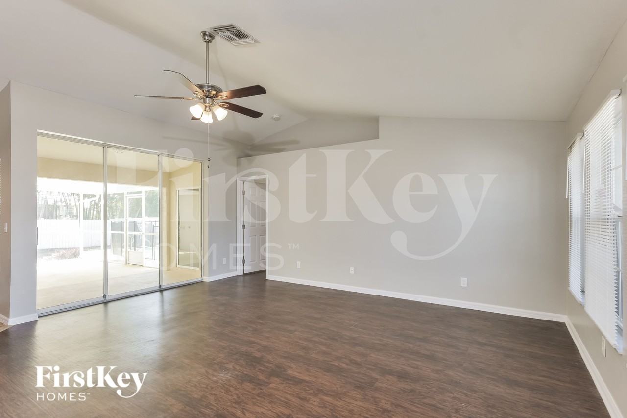 1016 Sw 37th Ter - Photo 2 of 19