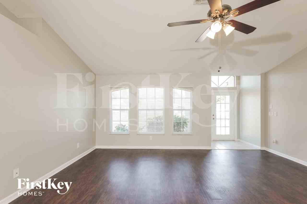 1016 Sw 37th Ter - Photo 3 of 19