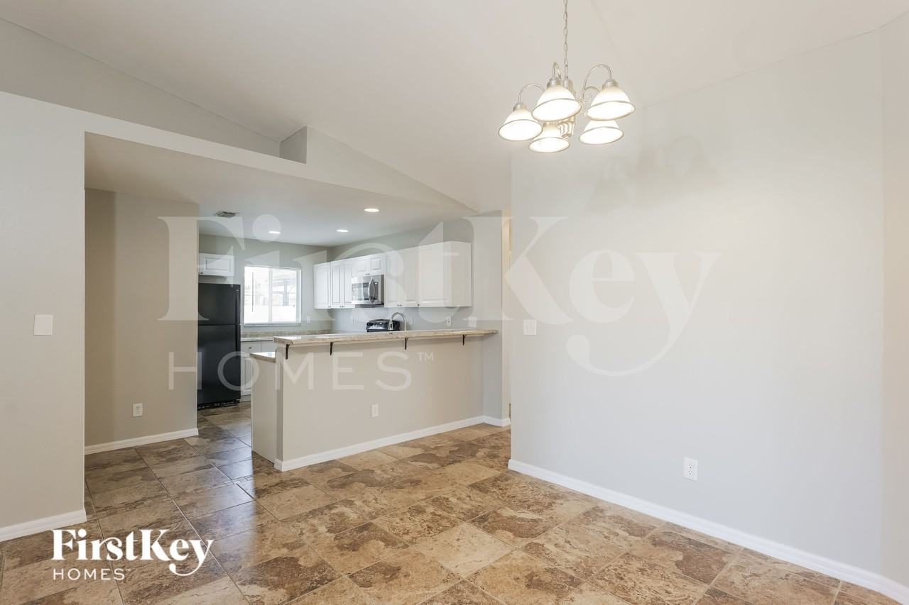 1016 Sw 37th Ter - Photo 5 of 19