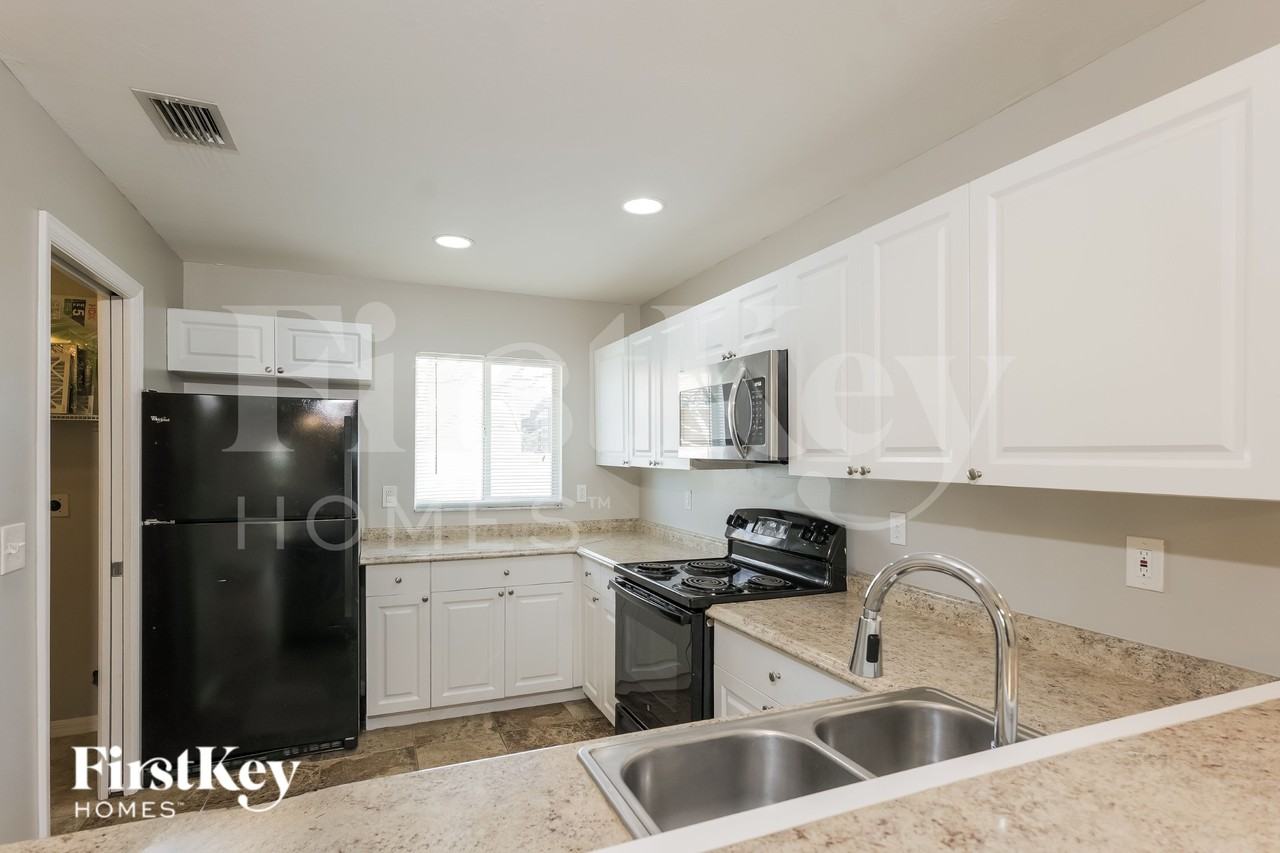 1016 Sw 37th Ter - Photo 6 of 19