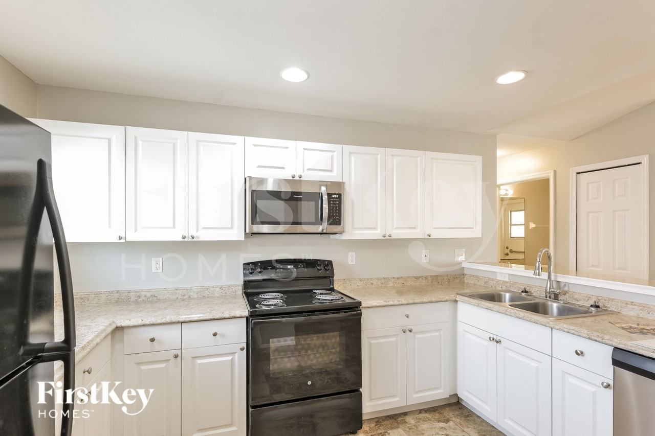 1016 Sw 37th Ter - Photo 7 of 19