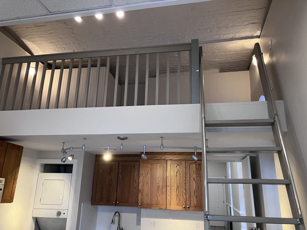 94 Captains Row - Photo 2 of 11