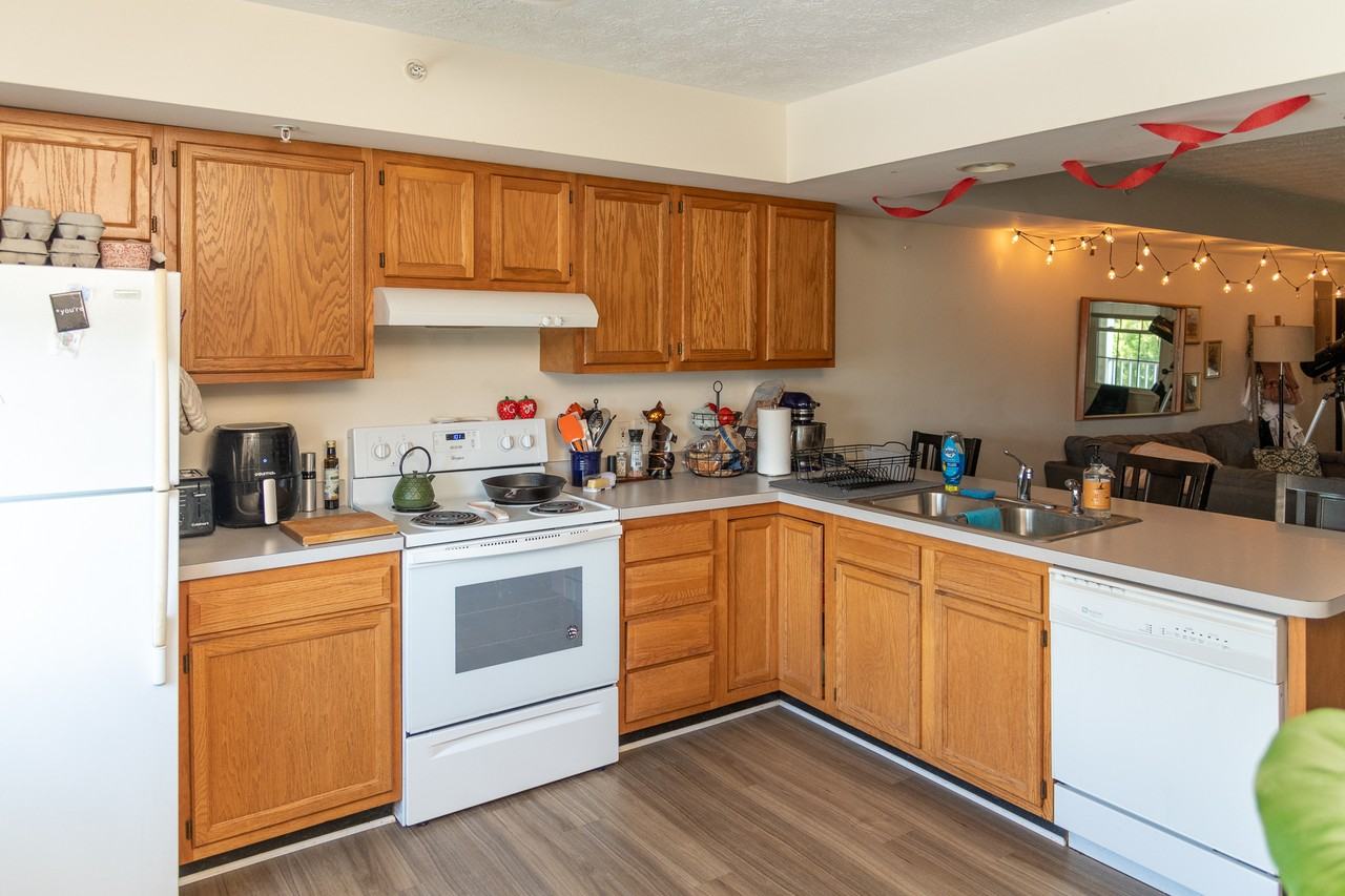 2201 Main St #101 - Photo 7 of 11