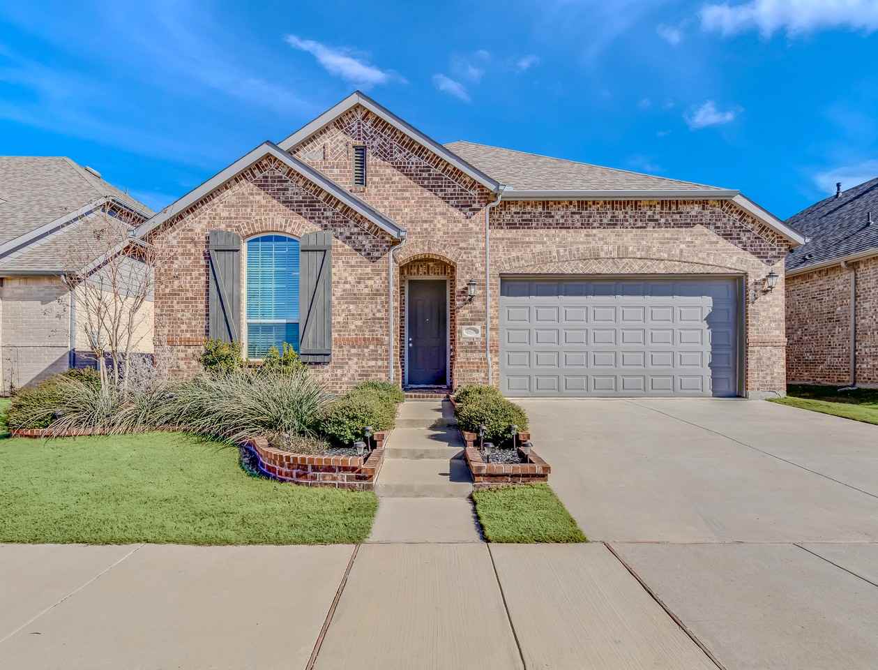 1020 Hawks Way - Photo 2 of 24