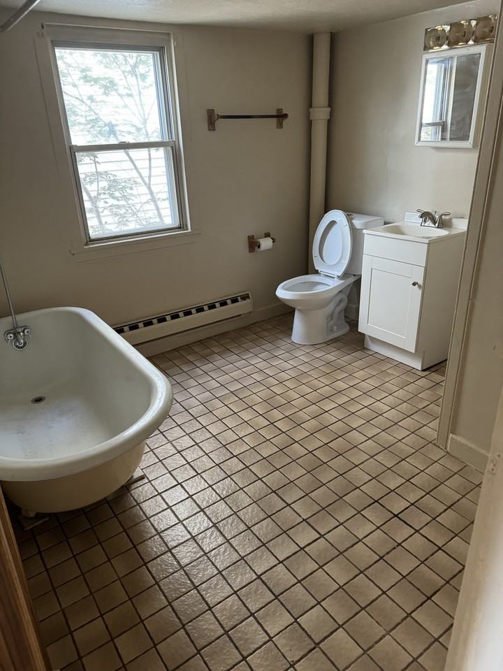 321 Washington St - Photo 2 of 9