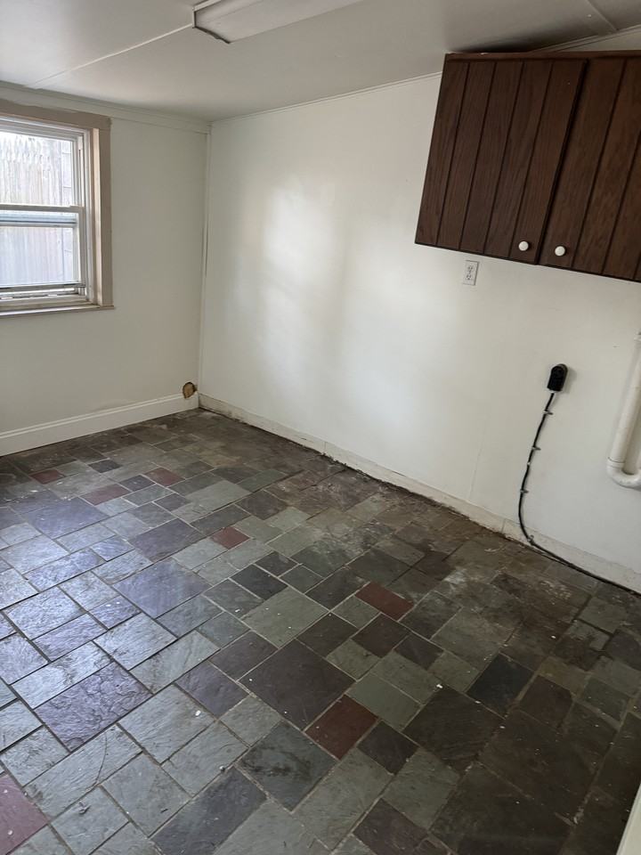 321 Washington St - Photo 3 of 9