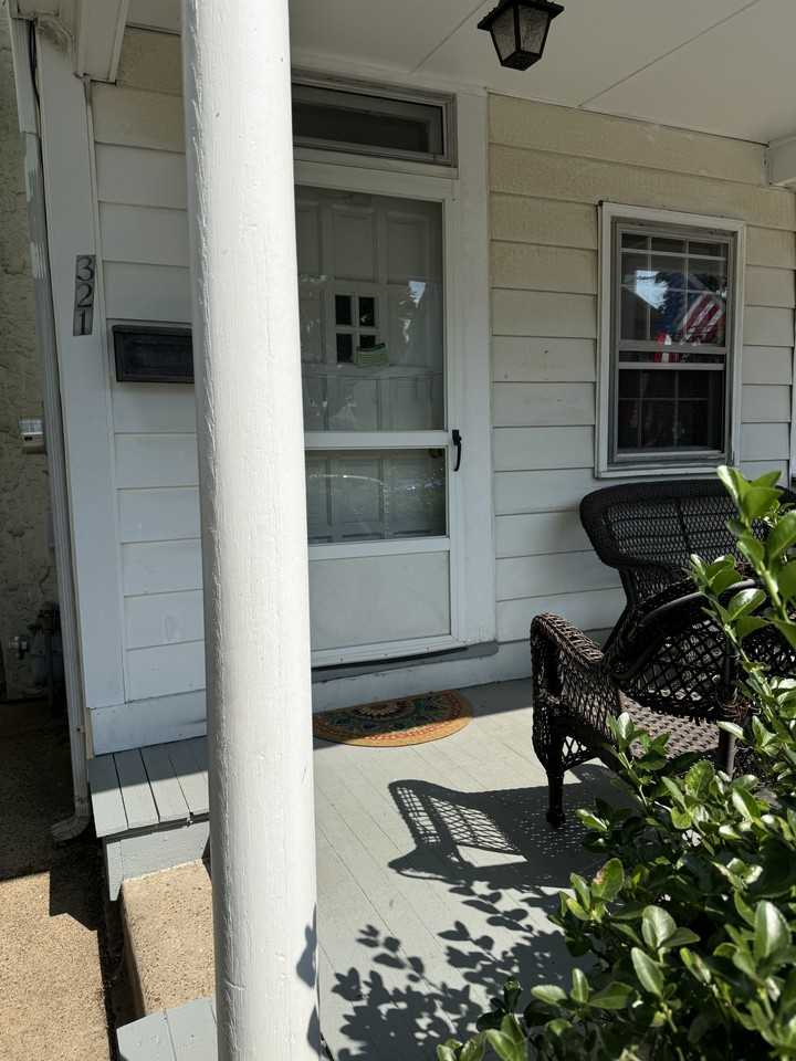 321 Washington St - Photo 4 of 9