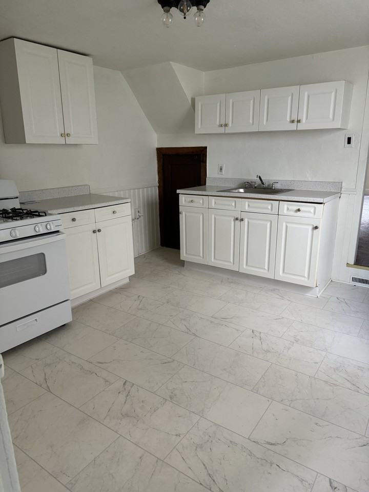 321 Washington St - Photo 6 of 9