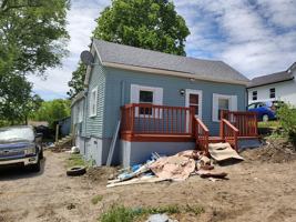 featured image of 207 W 4th St