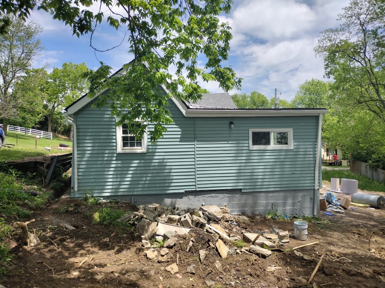 207 W 4th St - Photo 2 of 4