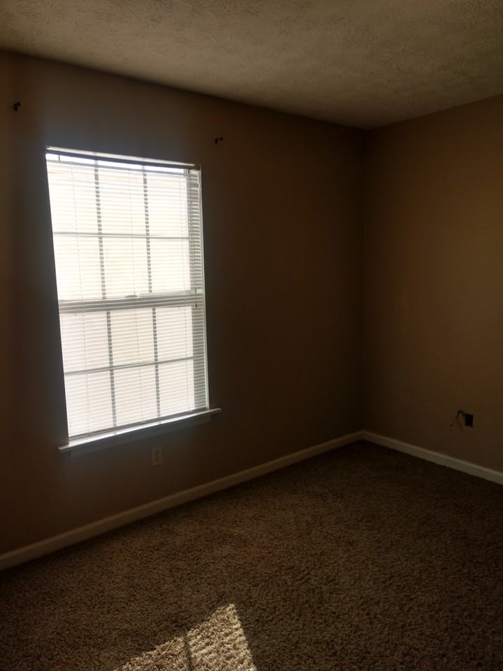 709 Littlebrook Rd #3 - Photo 4 of 11