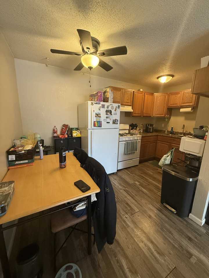 814 11th Ave Se #302 - Photo 3 of 6