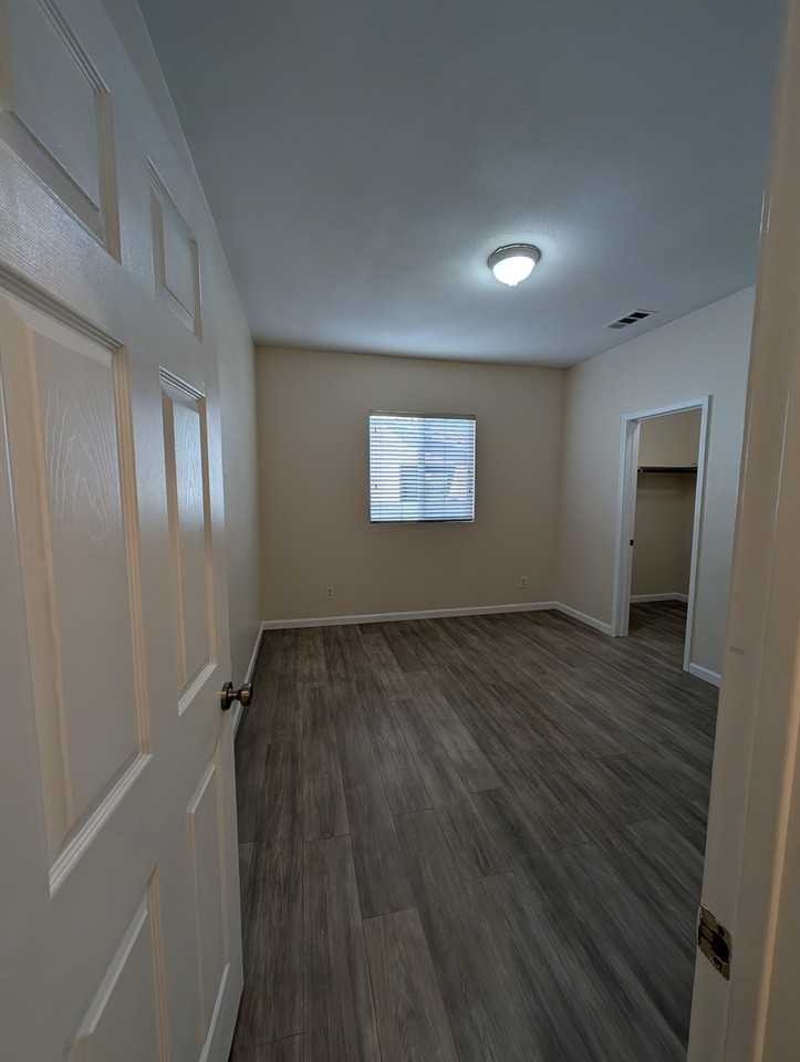 1468 Burns Ln - Photo 2 of 42