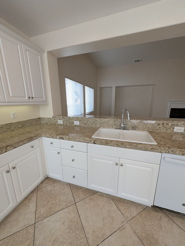 1468 Burns Ln - Photo 3 of 42