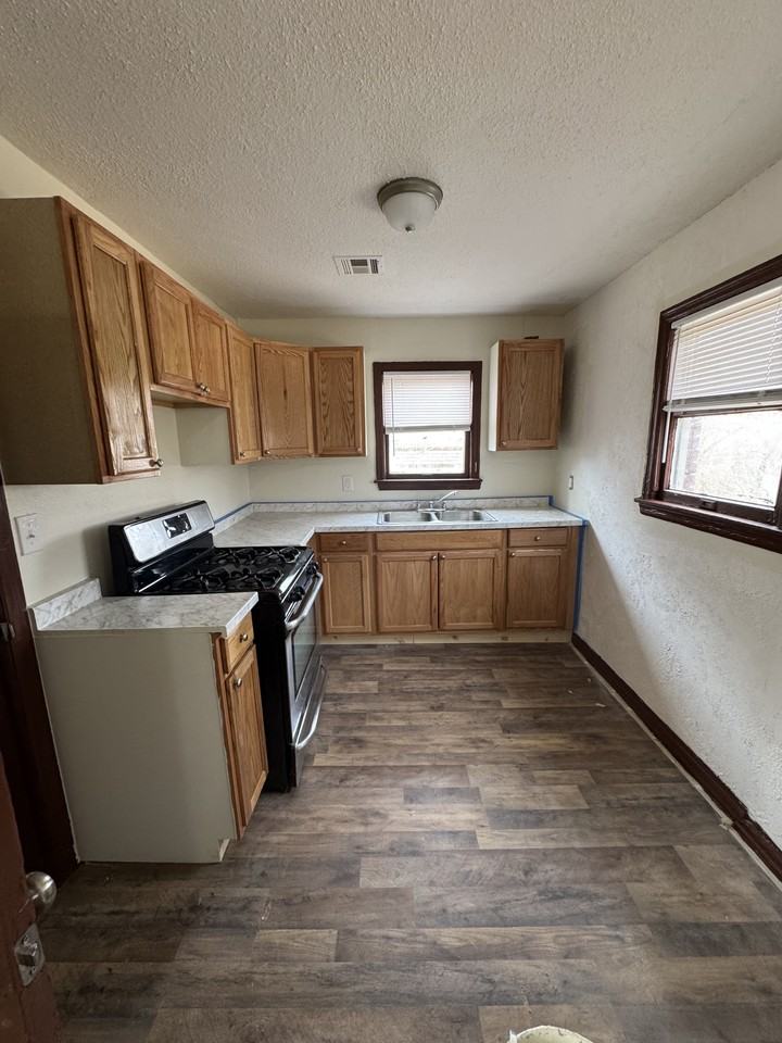 2119 Ne 26th St - Photo 5 of 14