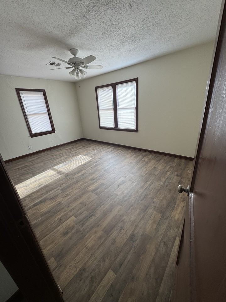 2119 Ne 26th St - Photo 7 of 14