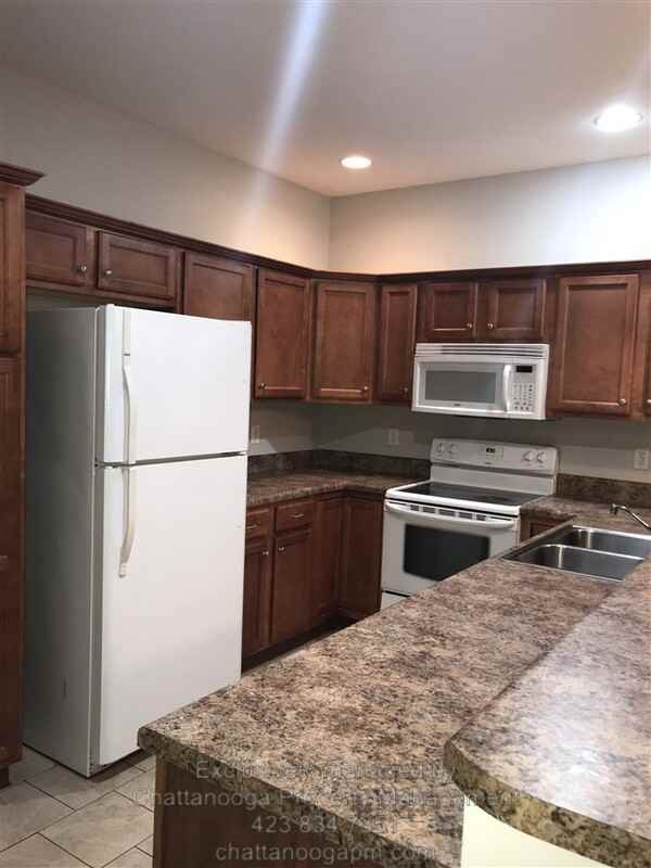 2704 Stone Trace Dr - Photo 2 of 17