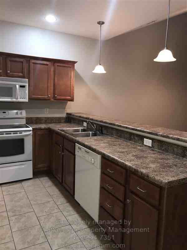 2704 Stone Trace Dr - Photo 3 of 17