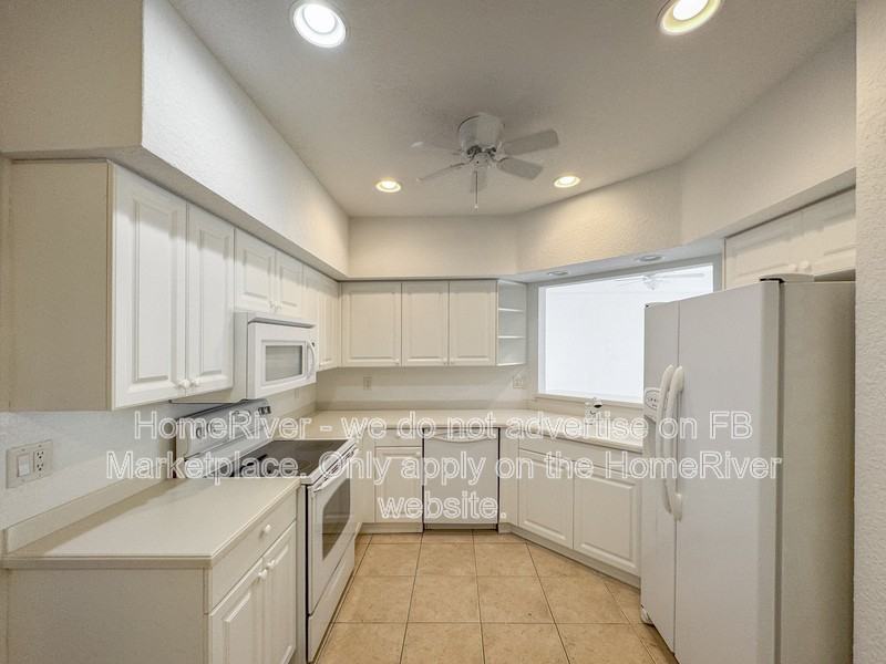 7261 Fountain Palm Cir - Photo 3 of 24