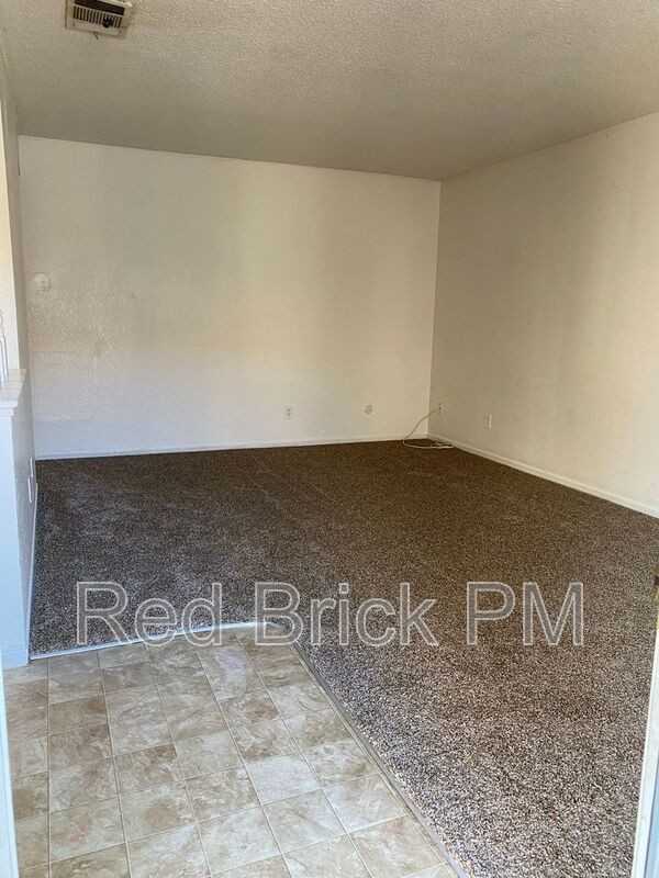 133 Kings Ave - Photo 3 of 8