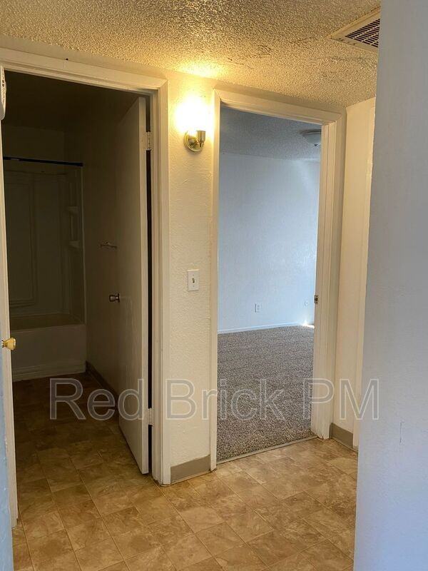 133 Kings Ave - Photo 5 of 8