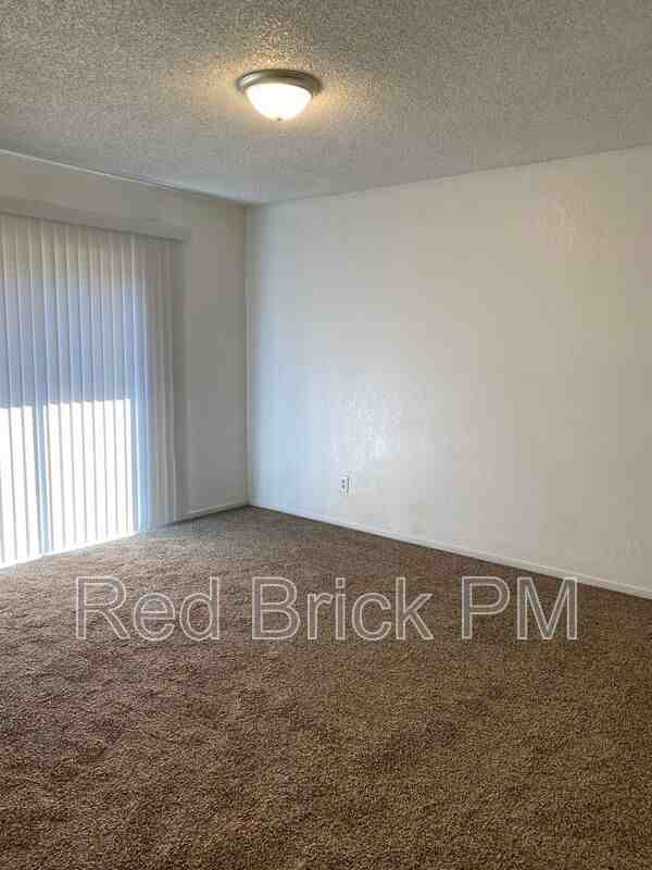 133 Kings Ave - Photo 6 of 8