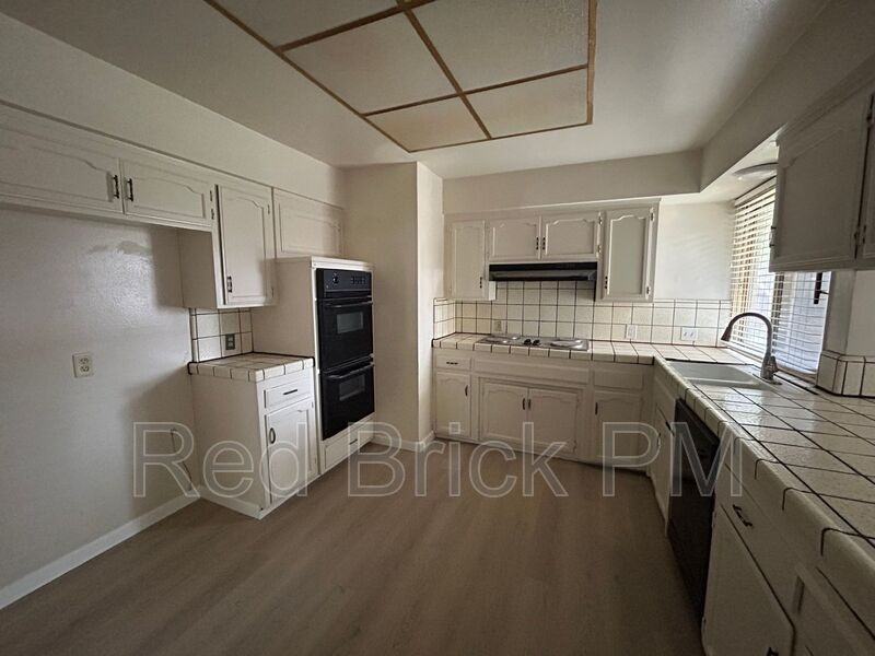 527 Sonora Ave - Photo 3 of 7