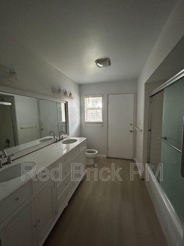 527 Sonora Ave - Photo 4 of 7